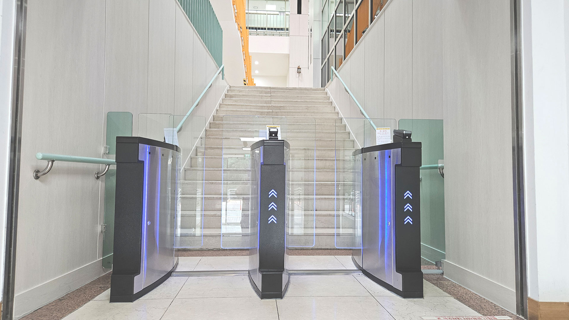 지하1층 보안게이트